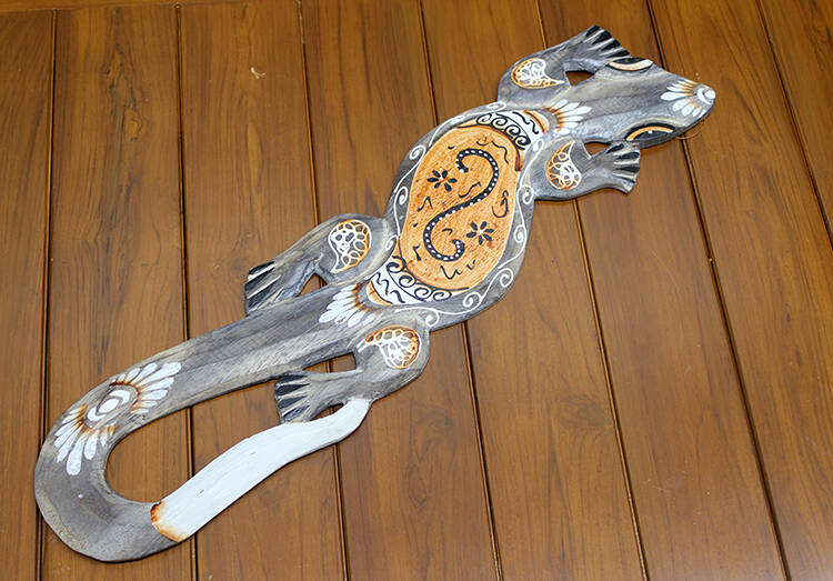 Ahşap Duvara Asmalı Kertenkele Figürü - 1
