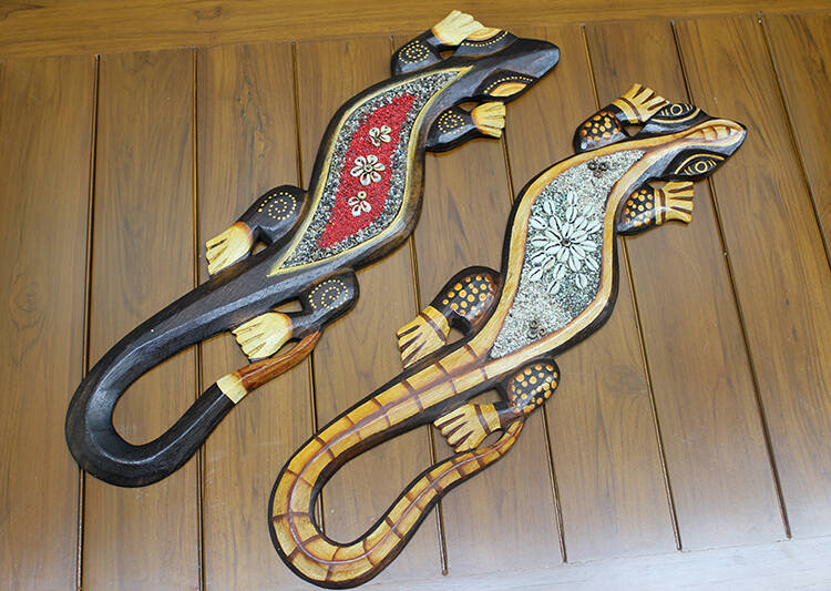 Ahşap Duvara Asmali Kertenkele Figürü - 1