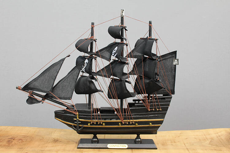 Ahşap Korsan Gemisi 35x40 cm - 1