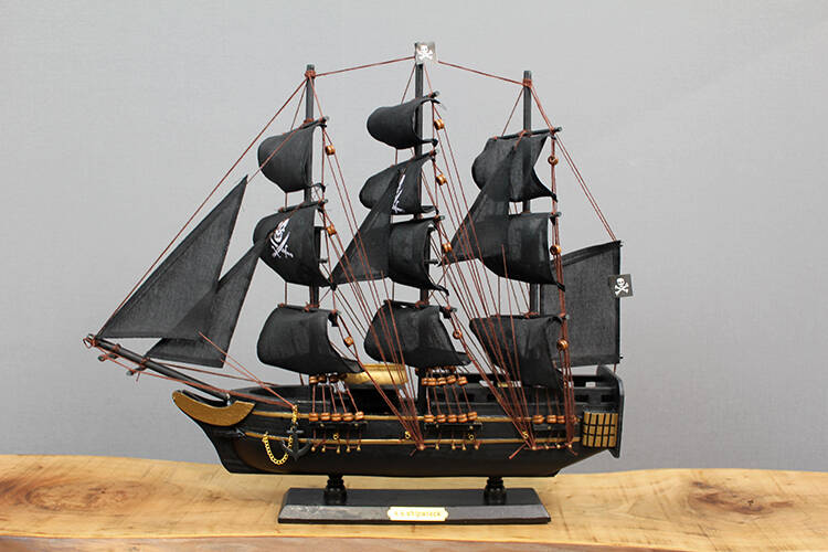 Ahşap Korsan Gemisi 38x45 cm - 1