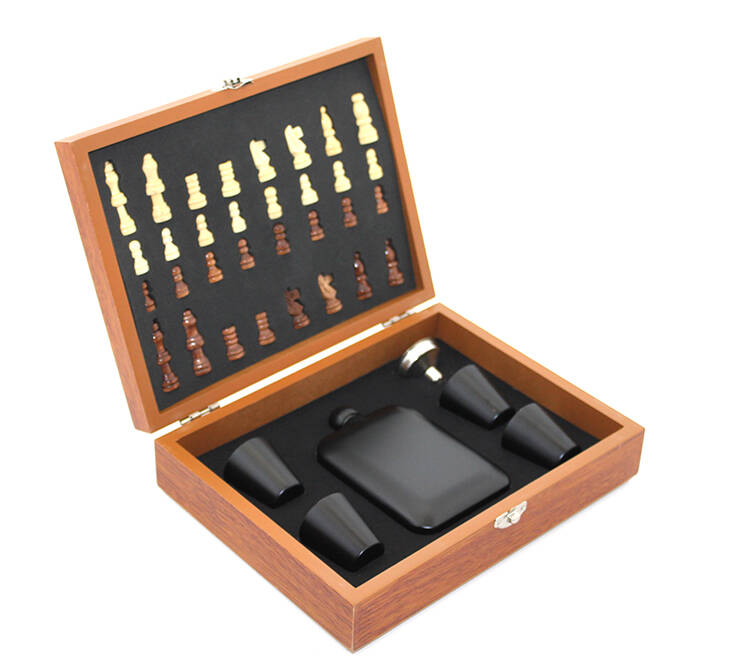 Ahşap Kutulu Satrançlı Matara Seti 6 oz - 1