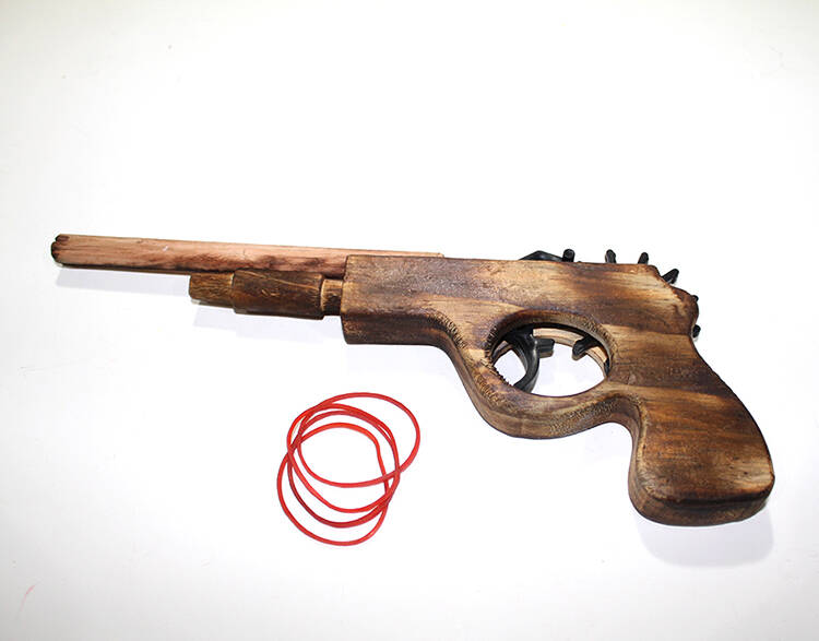 Ahşap Lastik Atan Tabanca - 1