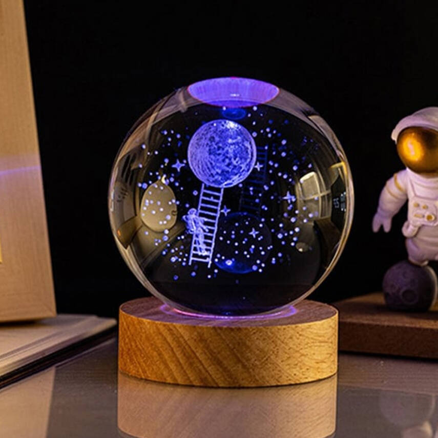 Aya Çıkan Astronot Tasarımlı Işıklı Cam Küre - 1