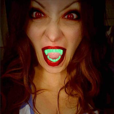 Fosforlu Çift Damak Takma Vampir Dişi - 4