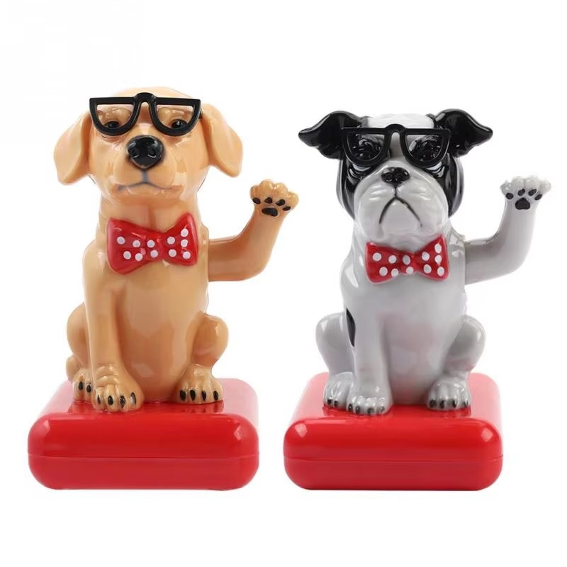 Güneş Enerjili Sallanan Köpek Figürü - 1