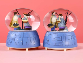 IŞIKLI MÜZIKLI KAR KÜRESI ORTA BOY - 1