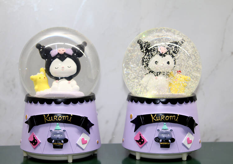 Kuromi Işıklı Müzikli Kar Küresi Orta Boy Model 2 - 1
