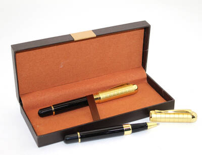 Kutulu 2'li Dolma Ve Tükenmez Kalem Model 4