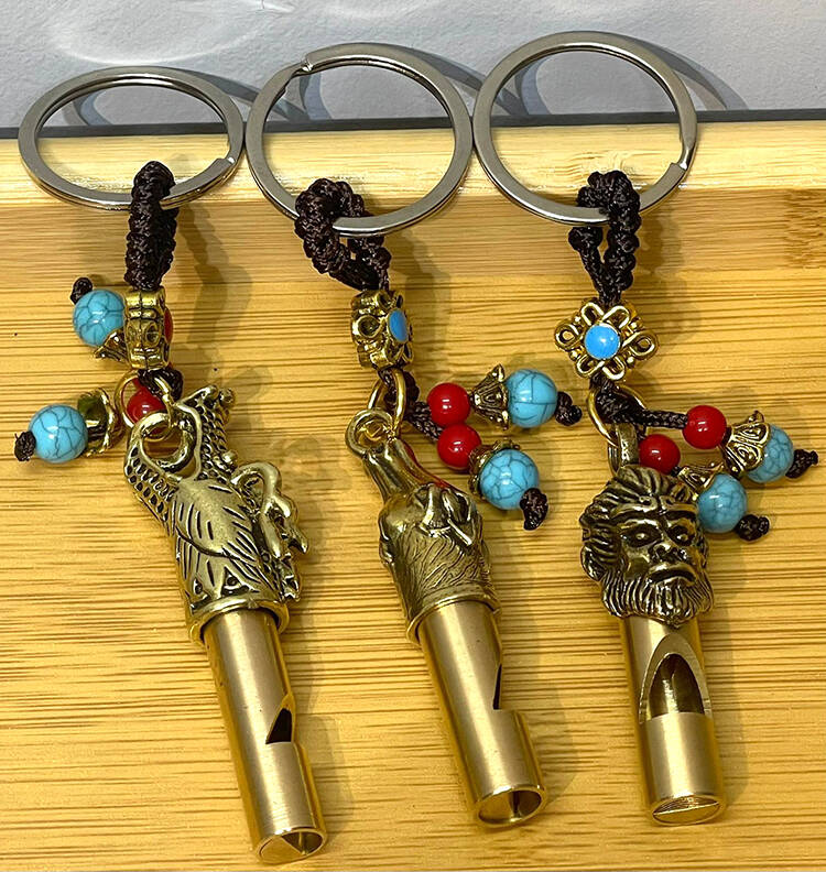 Metal Figürlü Düdük Anahtarlık - 1