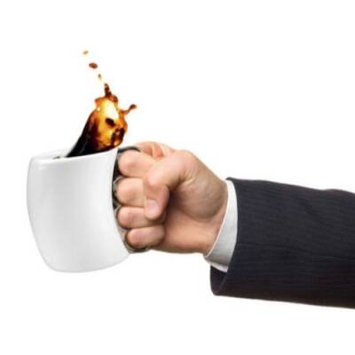 Muşta Tasarımlı Seramik Kupa (1)