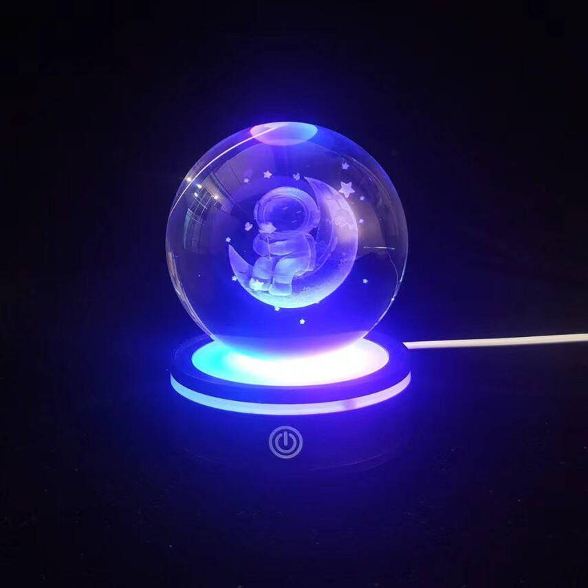 USB'li Astronot Tasarımlı Dönen Cam Küre - 1